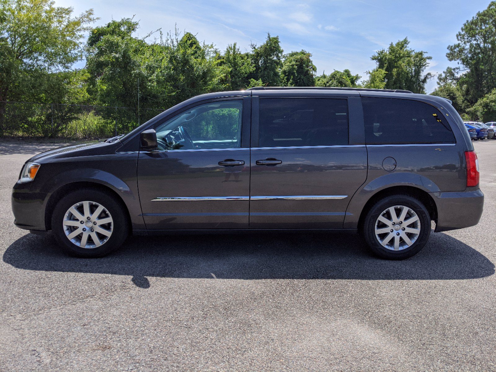 PreOwned 2015 Chrysler Town & Country Touring